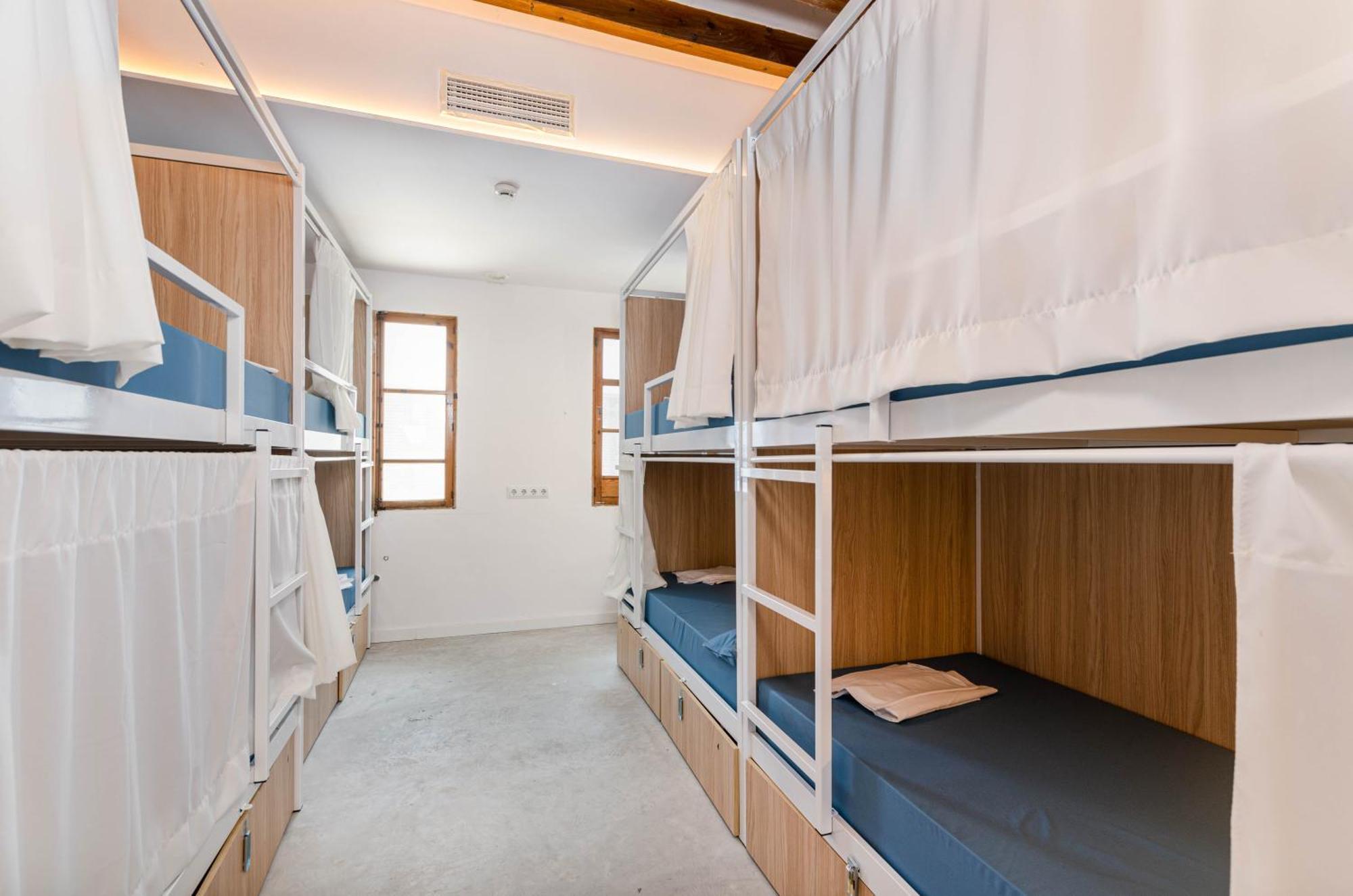 Cama Individual en habitación compartida femenina